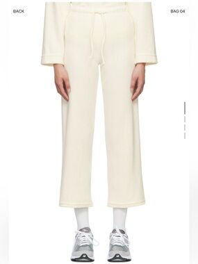 LESET
Off-White Teddy Burnout
Lounge Pants
Size XS Cream Fleece Drawstring Pants